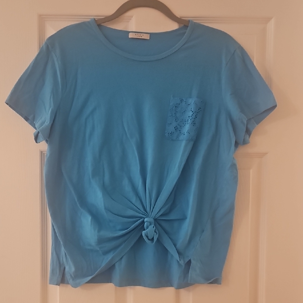 Avon Studio 1886 Blue Short Sleeve Top w/pocket.  Size Xl